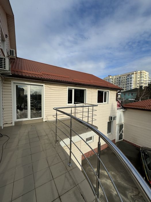 Комерційна будівля по вул.Верхній Береговій