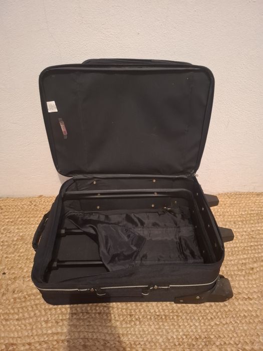 Mala viagem - Troley Gyl preta
48 x 35 x 17