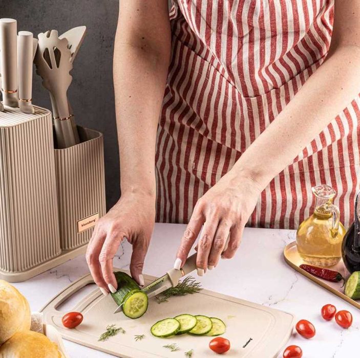 Zestaw Kuchenny: 5 Noży + 5 Przyborów + Deska + Stojak