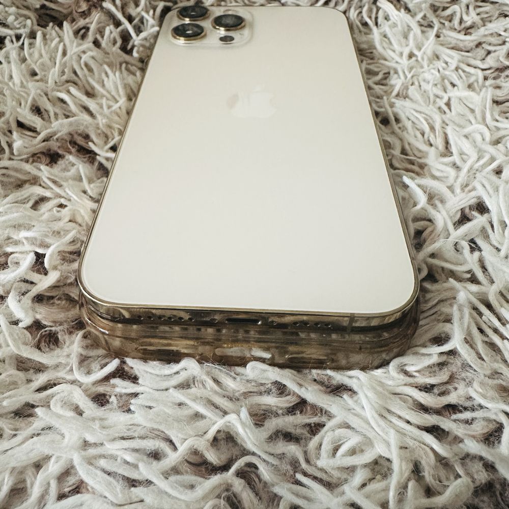 Iphone 12 Pro Max . Gold .