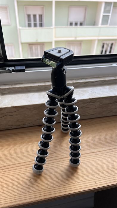 Sony Alpha 6000 - Câmera Mirrorless em Excelente Estado