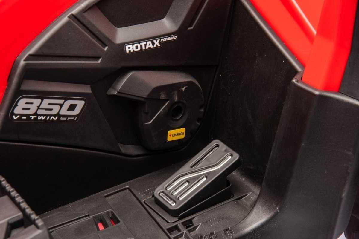 Quad Can Am Outlander 4x4 na akumulator 12V 14Ah + PILOT Czerwony
