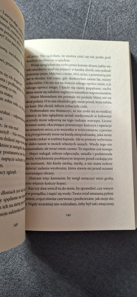 Książka "W ramionach gwiazd" Amie Kaufman i Meagan Spooner
