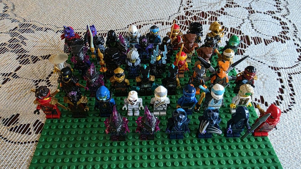 46 oryginalnych figurek Lego ninjgo. Stan bardzo dobry oprócz jednej