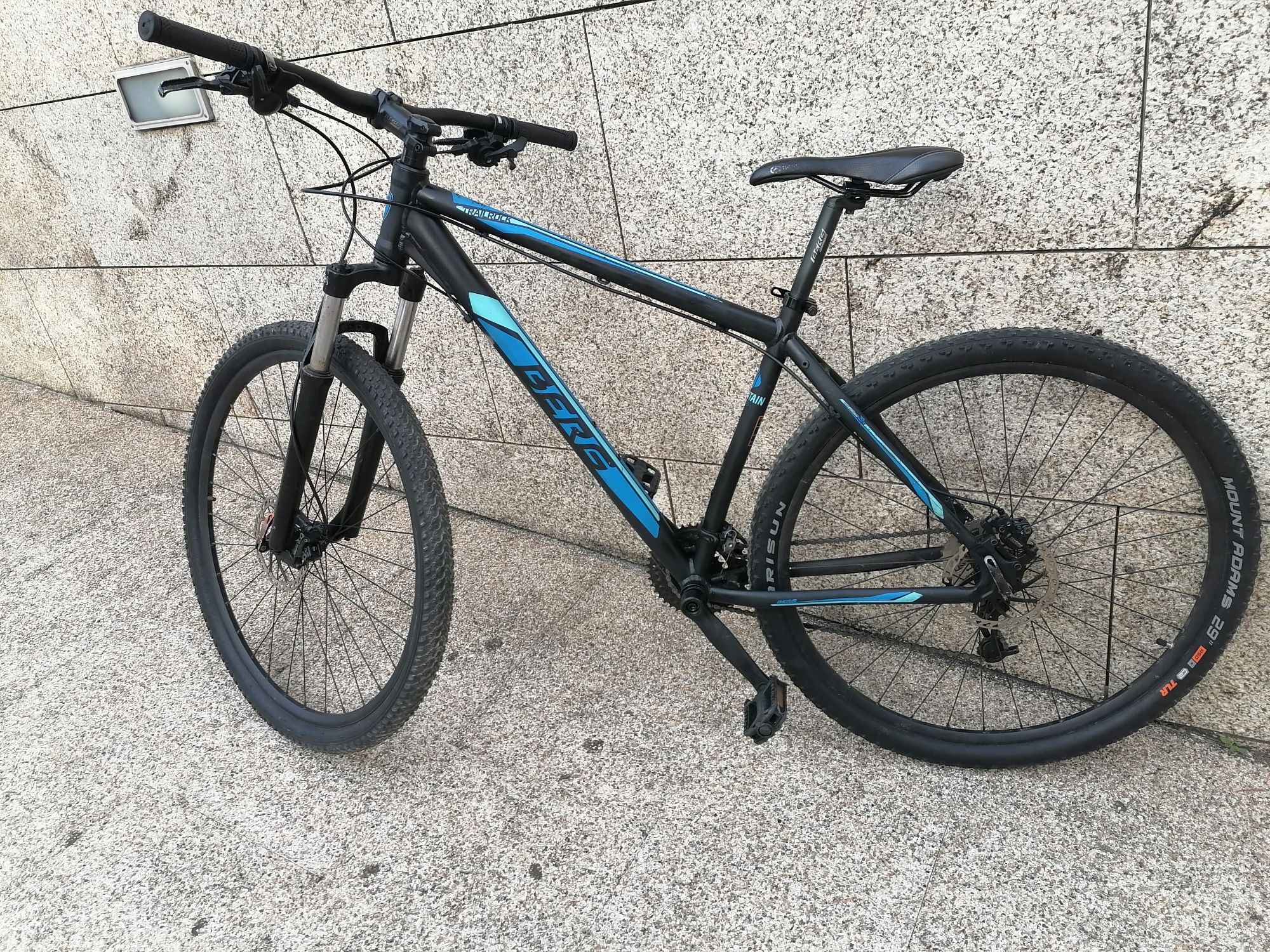 Bicicleta btt Berg trailrock rodas 29 travões disco