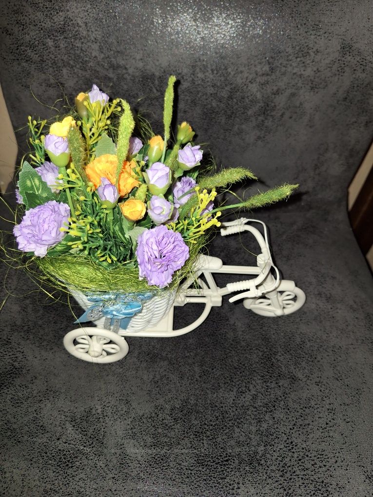 Flowerboxy ze sztucznych kwiatów