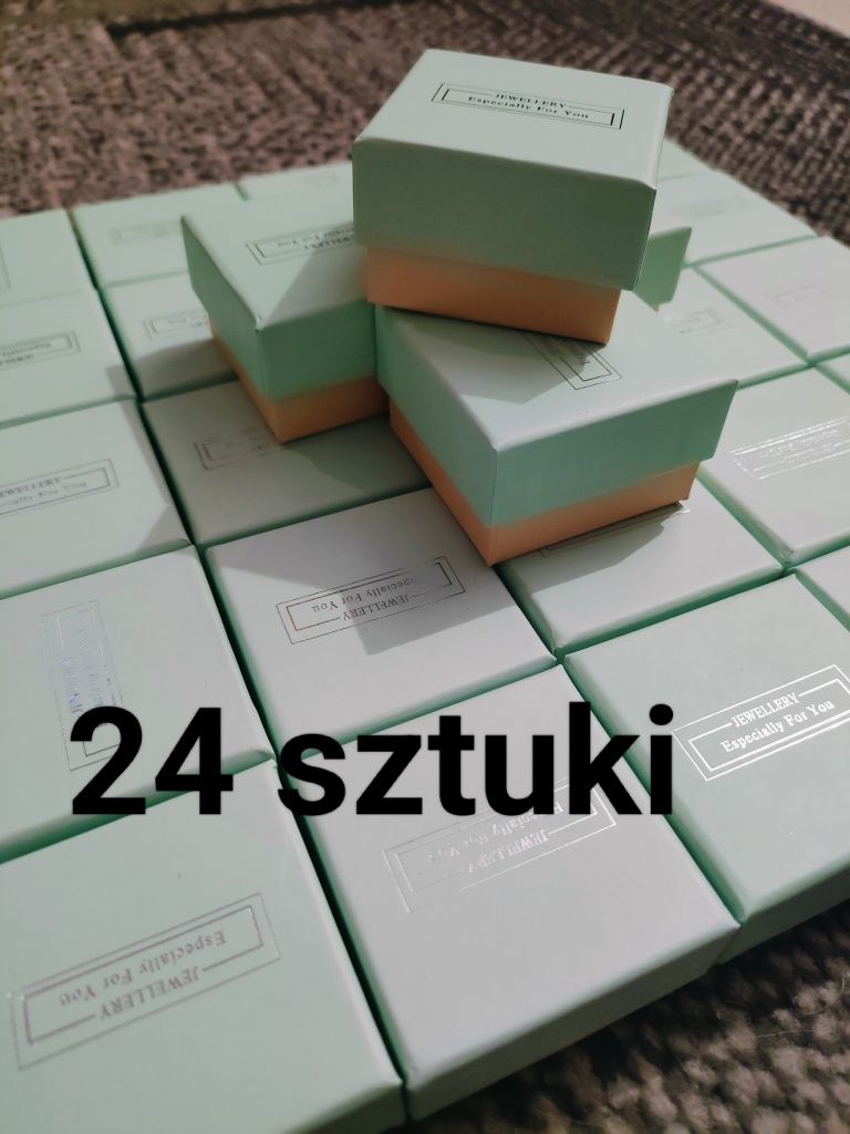 Nowe pudełeczka jubilerskie na biżuterię 24 sztuki