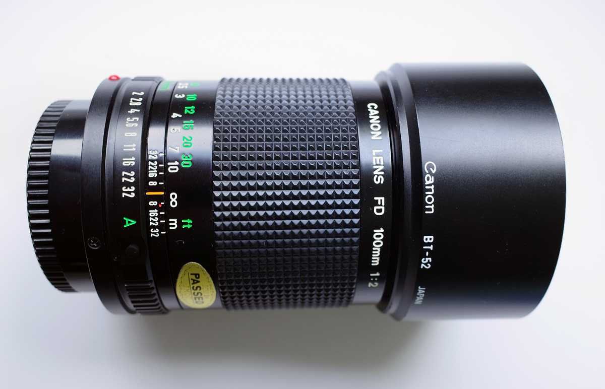 Canon FD 100 mm f/2.0