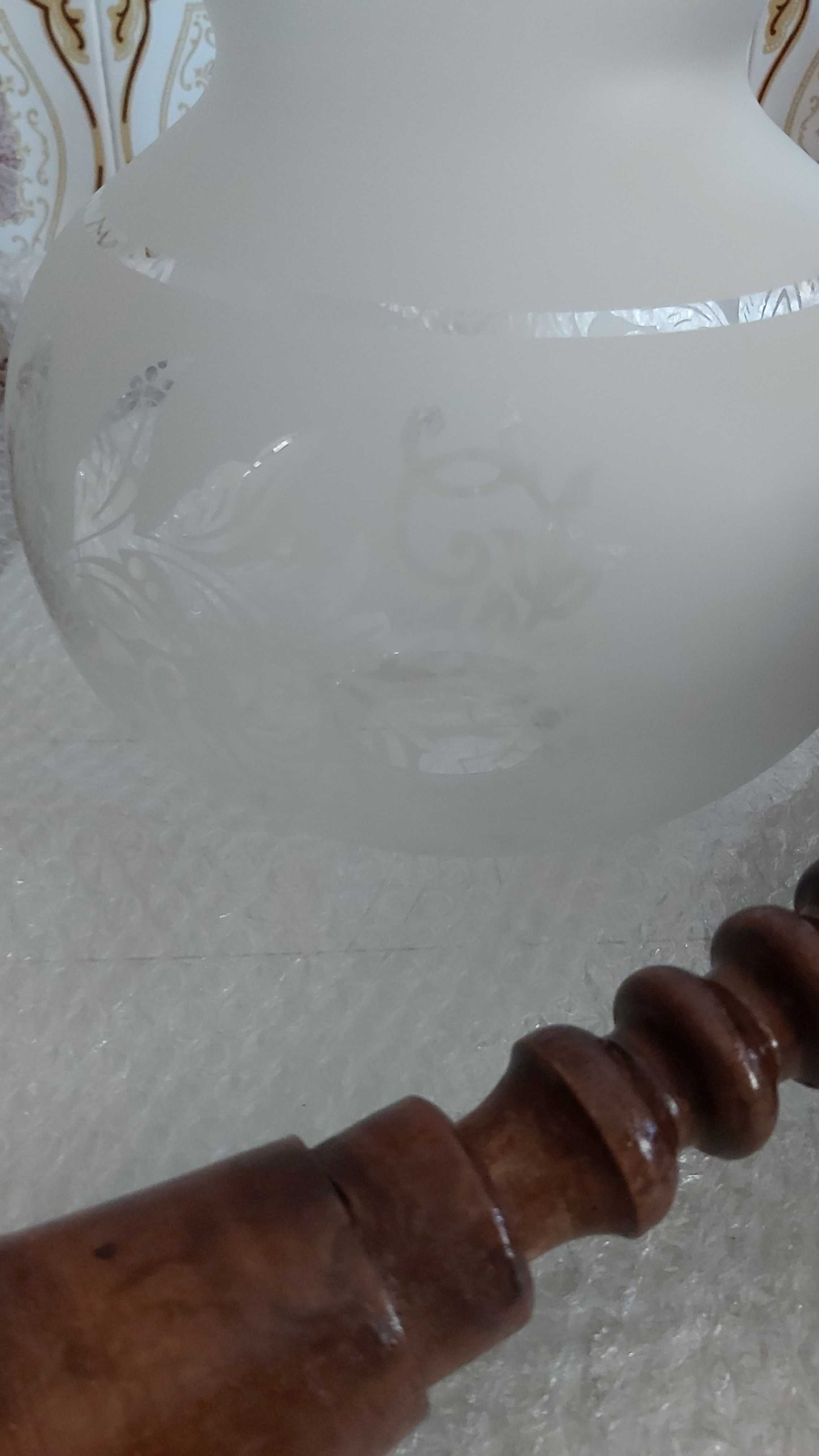 Candedeiro de teto de madeira, links y cristal decorado.