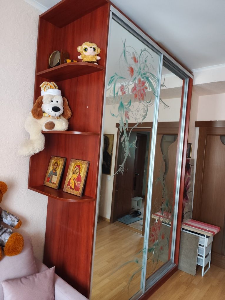 Шафа купе в кімнату