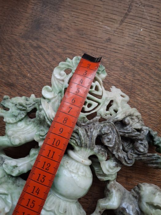 Excelente escultura em jade