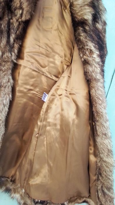 Продам шубу ( кожушок ) з натурального хутра .