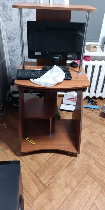 Стіл компьютерний