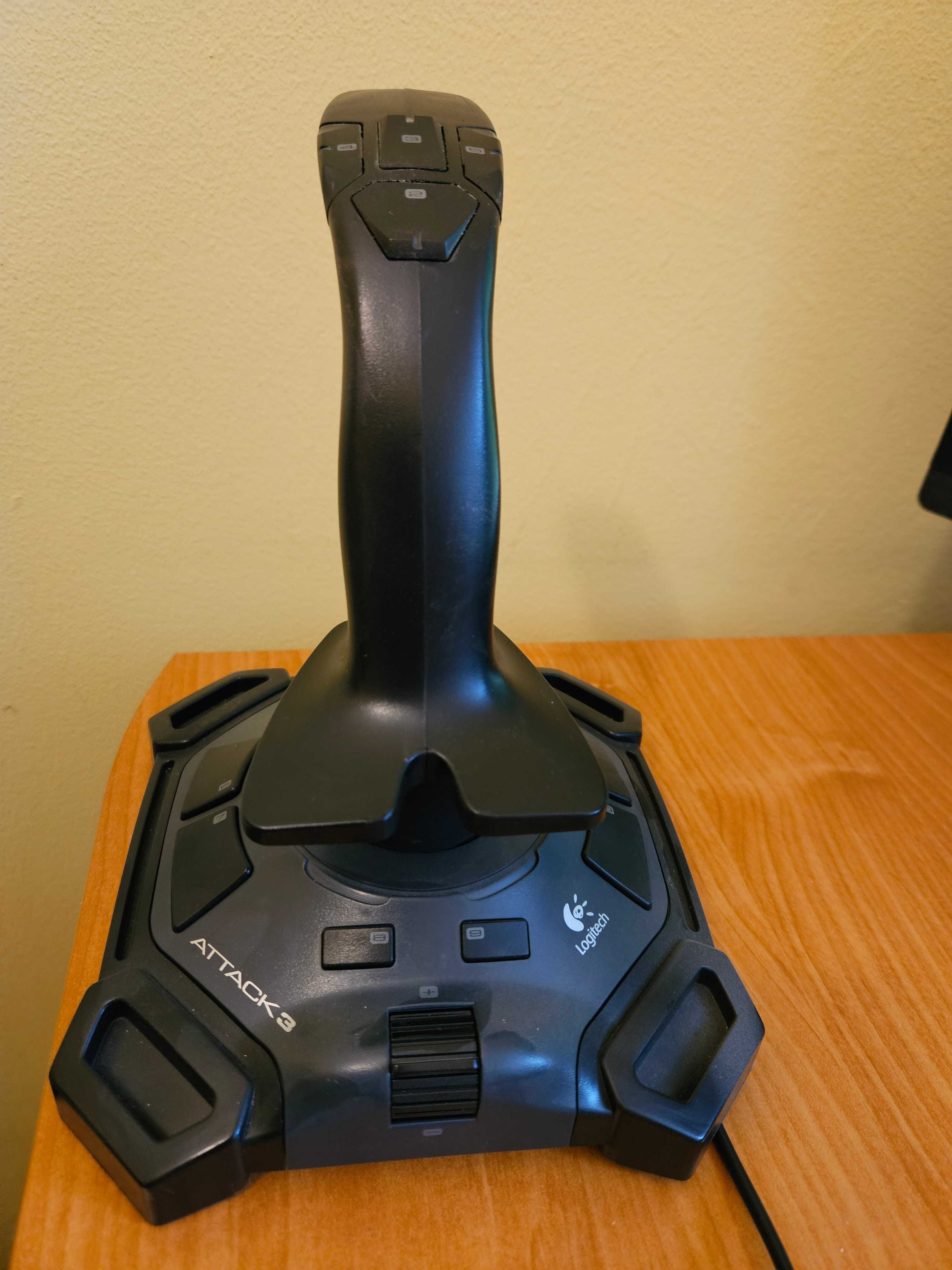 Joystick Logitech Attack 3 w pudełku