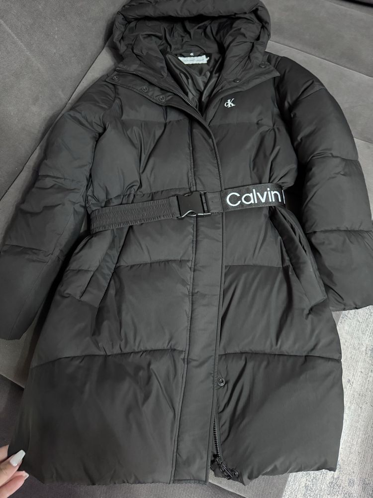 Calvin klein срочно продам пуховик