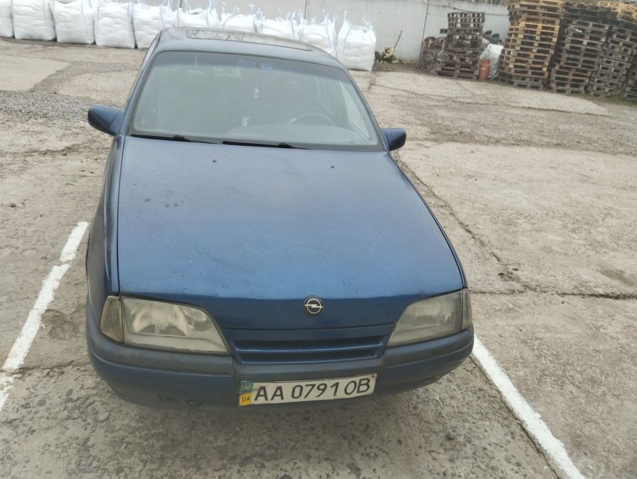 Opel amega 1990 року