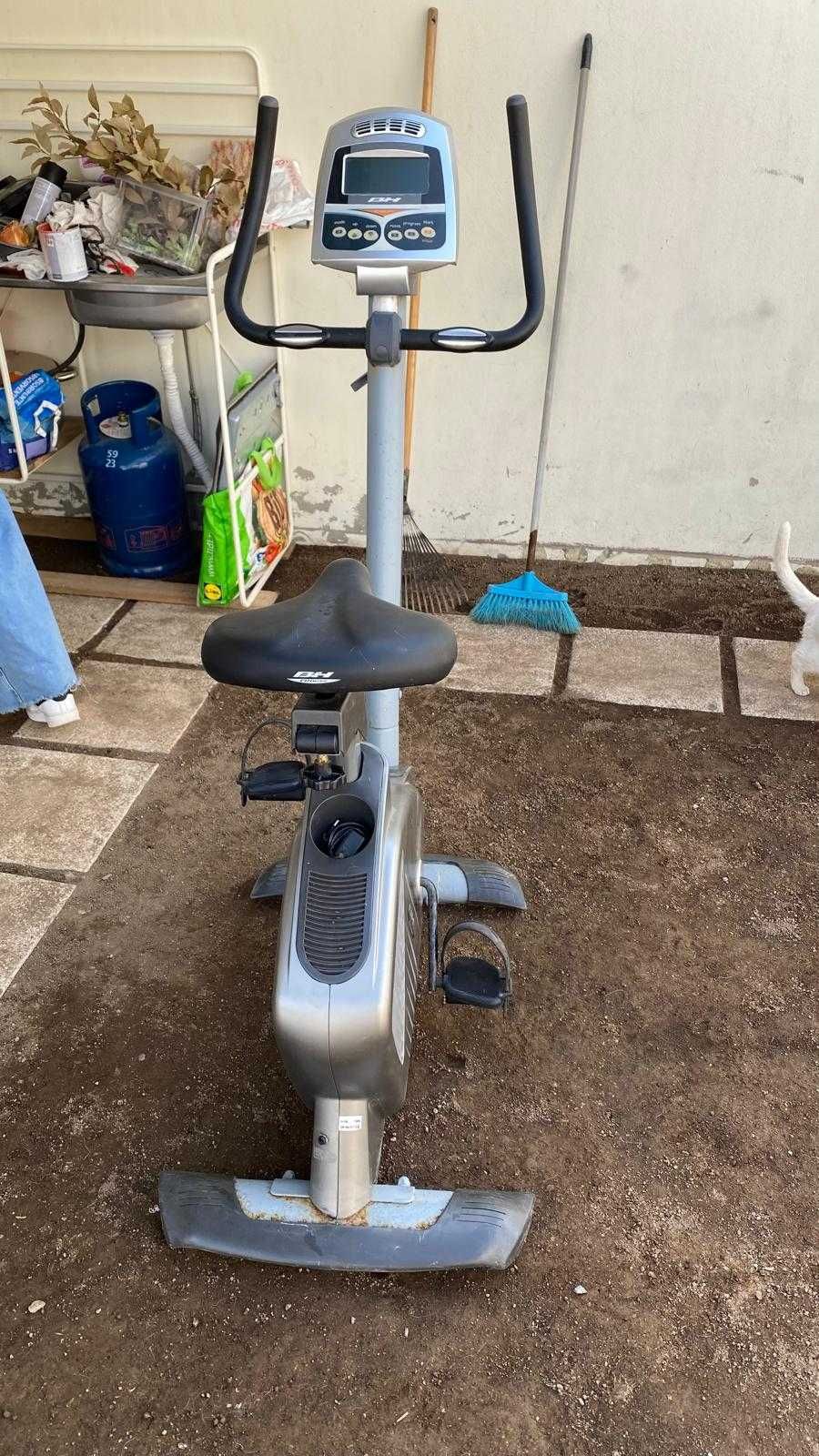 Bicicleta estática BH Fitness