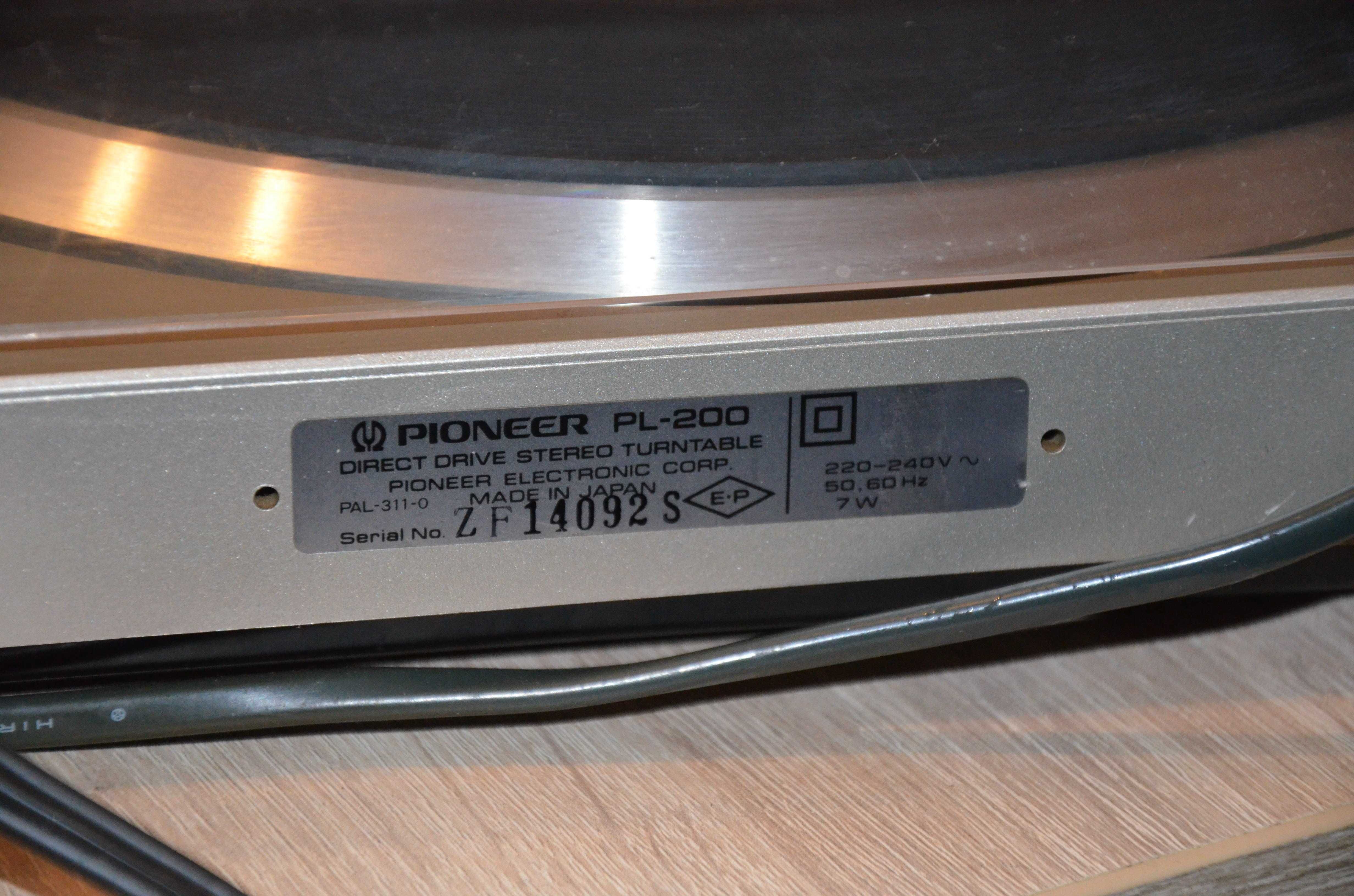 Gramofon Pioneer PL-200