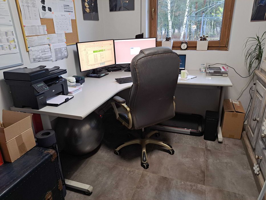 solidne biurko narożne