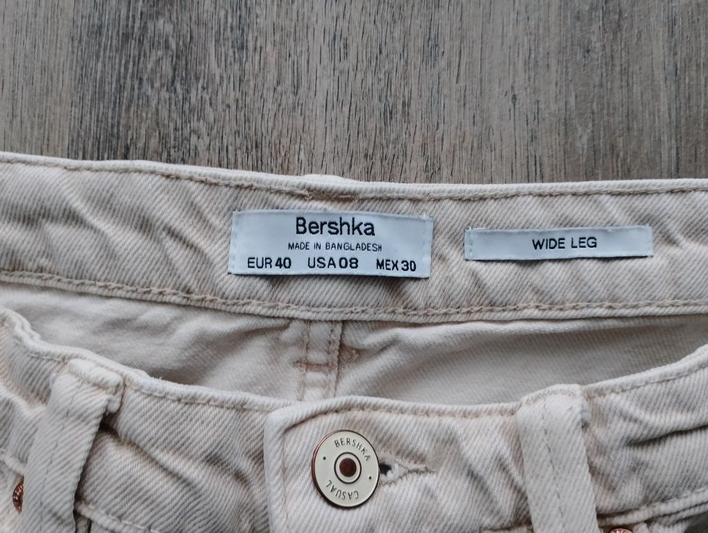 Jeansy Bershka rozmiar 40