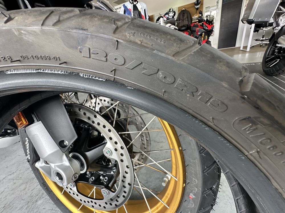 Opony motocyklowe Michelin Anakee III komplet