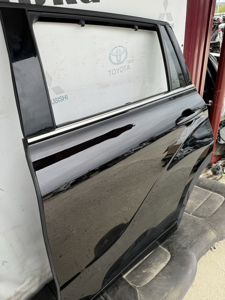 Двері передні ліві Toyota Highlander 2019-24р Hybrid
