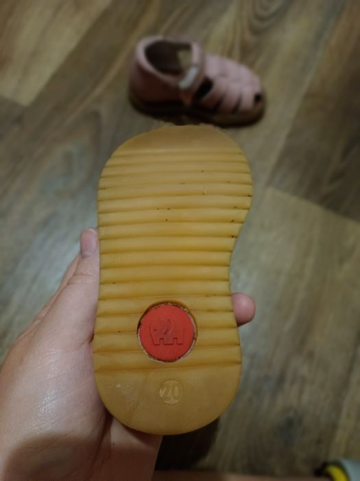 Сандалі на дівчинку