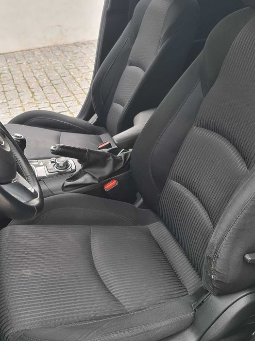 Mazda 3 Excellence Navy - Castanho