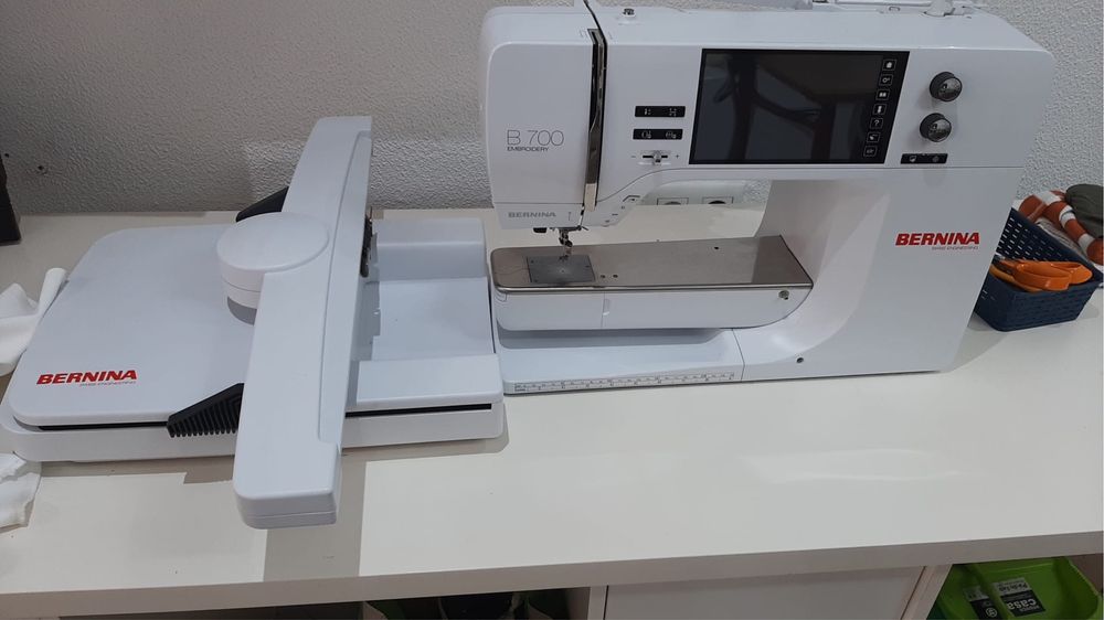 Maquina de bordar BERNINA B700 (ler anuncio)