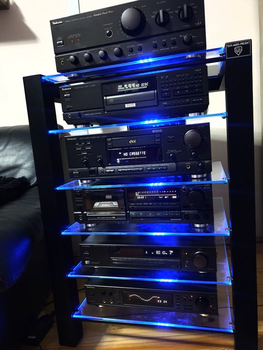 Regał, stojak audio z aluminium i szkła RGB LED - model TEVOR