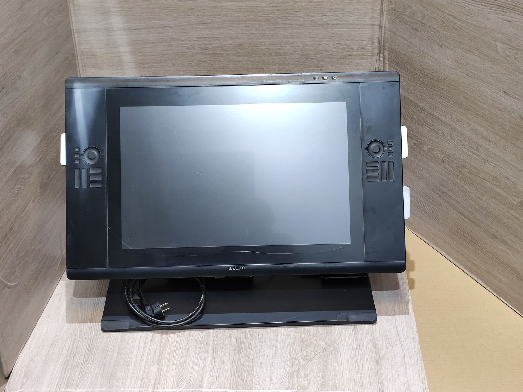 Wacom Cintiq 24HD (DTK-2500) Графічний планшет