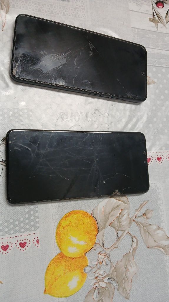 Samsung Galaxy a05s e um Alcatel 3x 2020