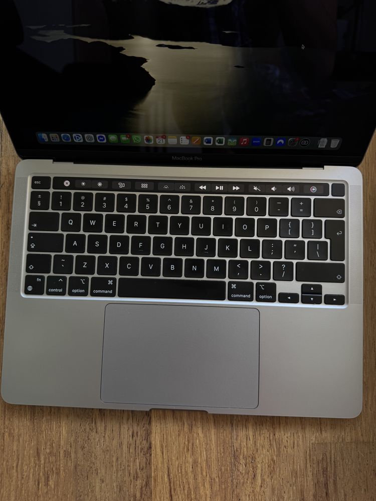 MacBook Pro 13” M1 / 8GB / 512GB SSD / Touch Bar / Faktura / Stan bdb