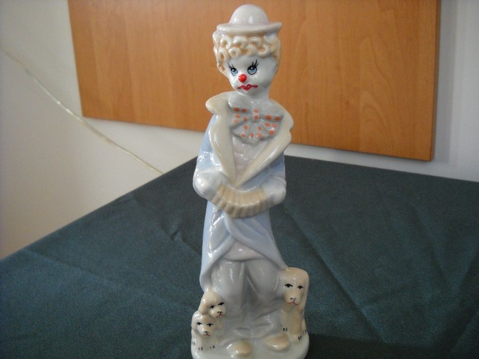 porcelanowy klaun w kapelusiku