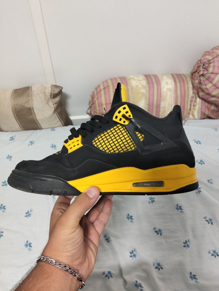 Jordan 4 tamanho 40,5