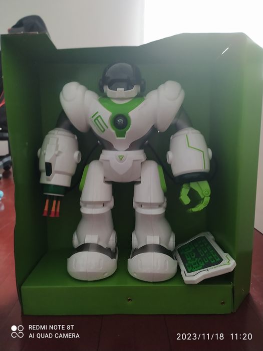 Робот  інтерактивний, .стріляючий