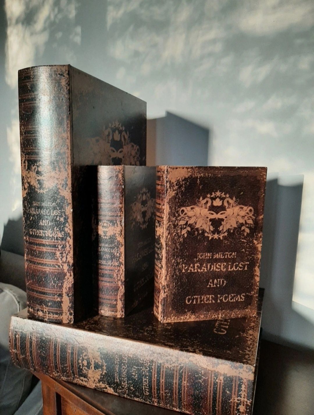 Almi Decor pudelka ksiazki