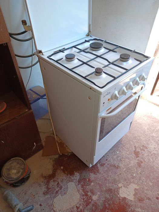 Kuchnia gazowa z piekarnikiem elektrycznym,
