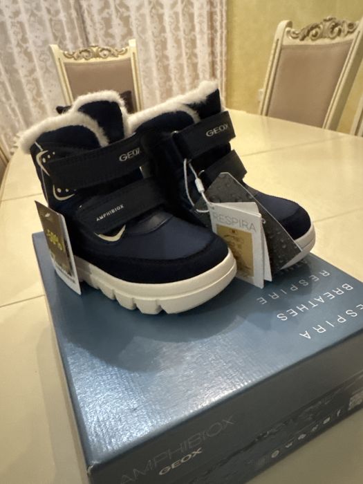 Чобітки geox нові .Темно синього кольору .