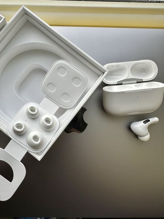 AirPods Pro 1 покоління