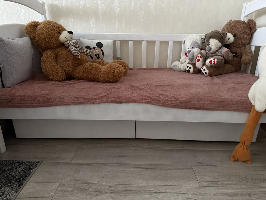 Дитяче ліжко з матрацом