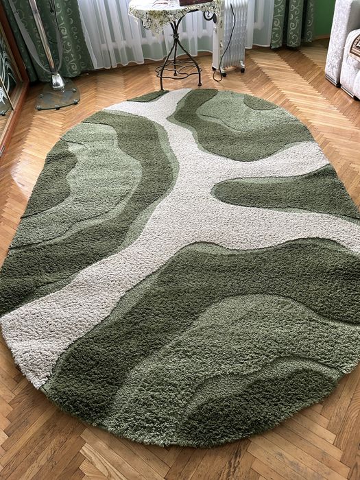 Килим , коврик, овал ,у вітальню