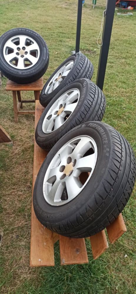 Sprzedam komplet letnich opon 15”
