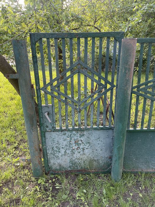 Продам ворота з каліткою і стовпами