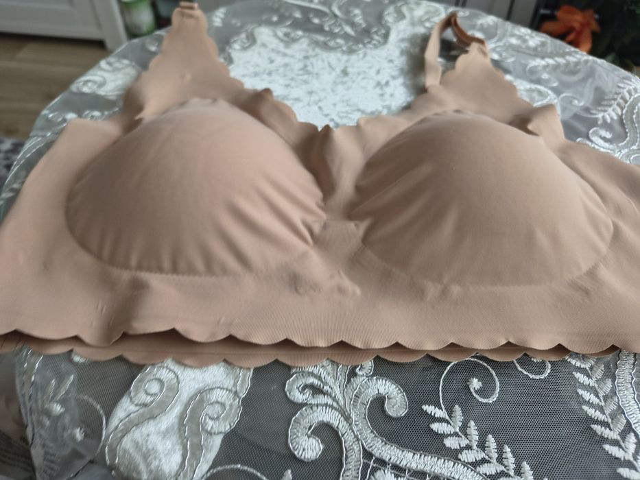 Biustonosz elastyczny rozm 3x obwód 82 elastyczny nie rozpinany .Nowy