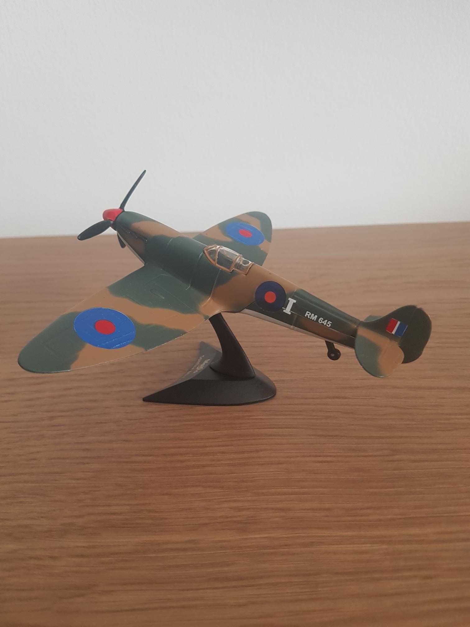 Miniatura (Escala 1:72) Avião Spitfire MK11 (NOVO)