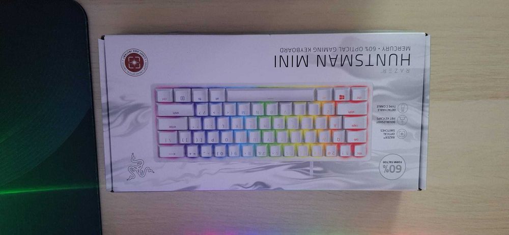 Teclado Razer Huntsman mini branco, switch vermelhas