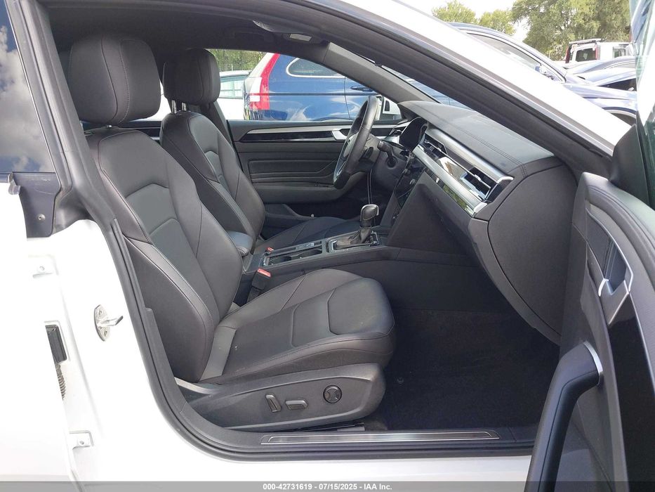 2023 Volkswagen Arteon в дорозі