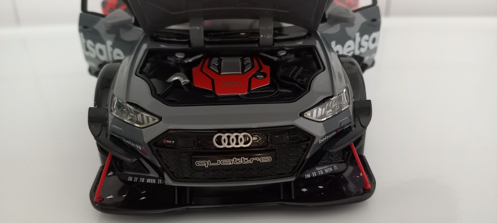 Miniatura Audi RS6 esc 1:24