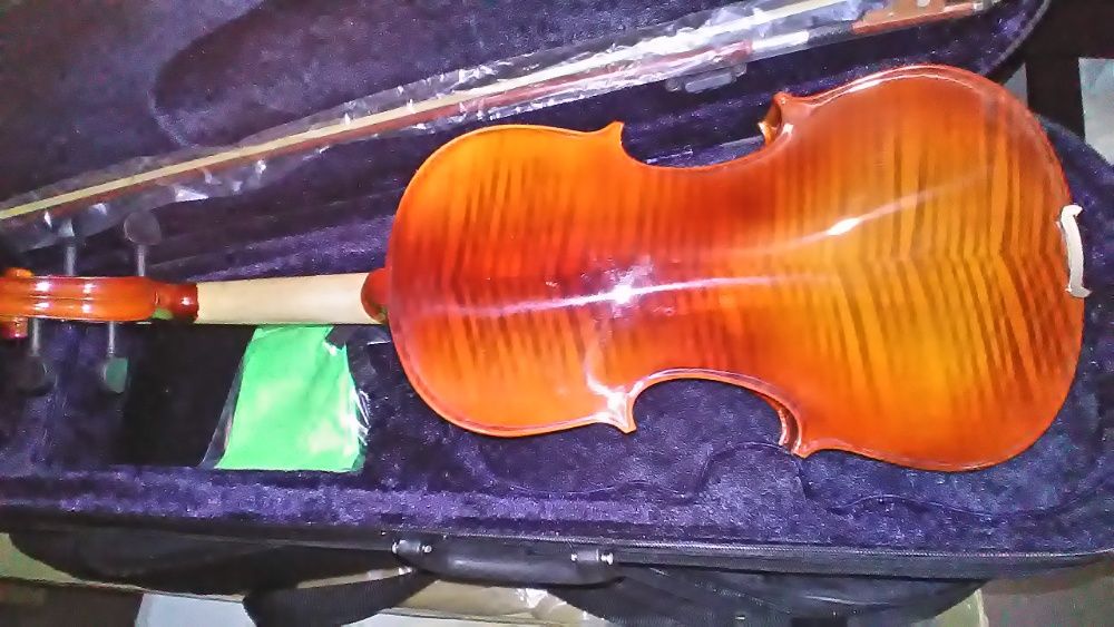 Violino de madeira 4/4 marca Kiby